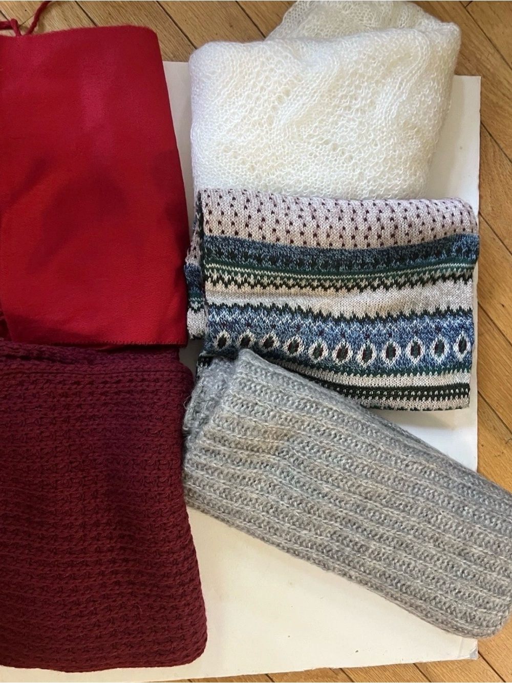 A lot of 5 beautiful scarves.  All in very good Condition.